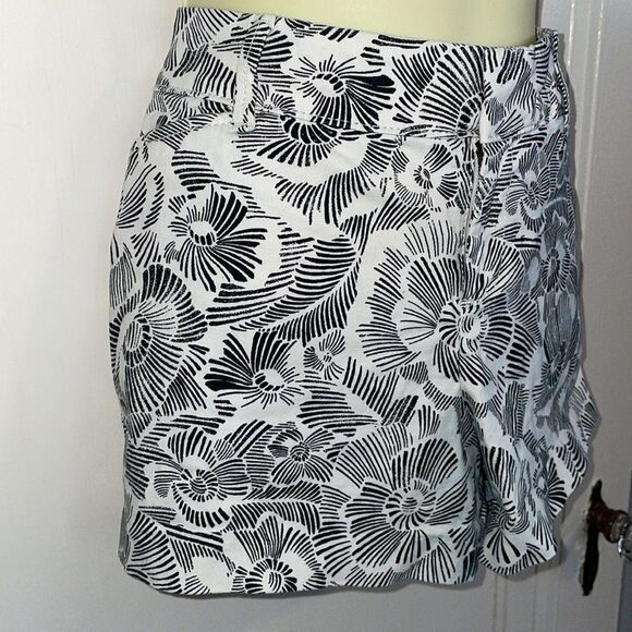 Old Navy “Pixie” black & white floral design shorts - Picture 3 of 5